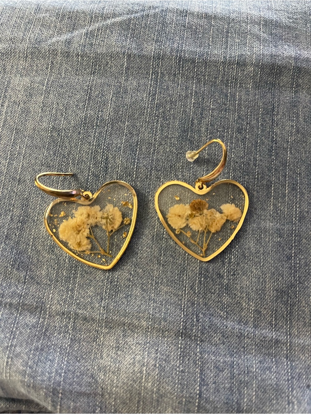 Gold Heart Dangle Earrings with Preserved Beige Flowers - Women Jewelry
